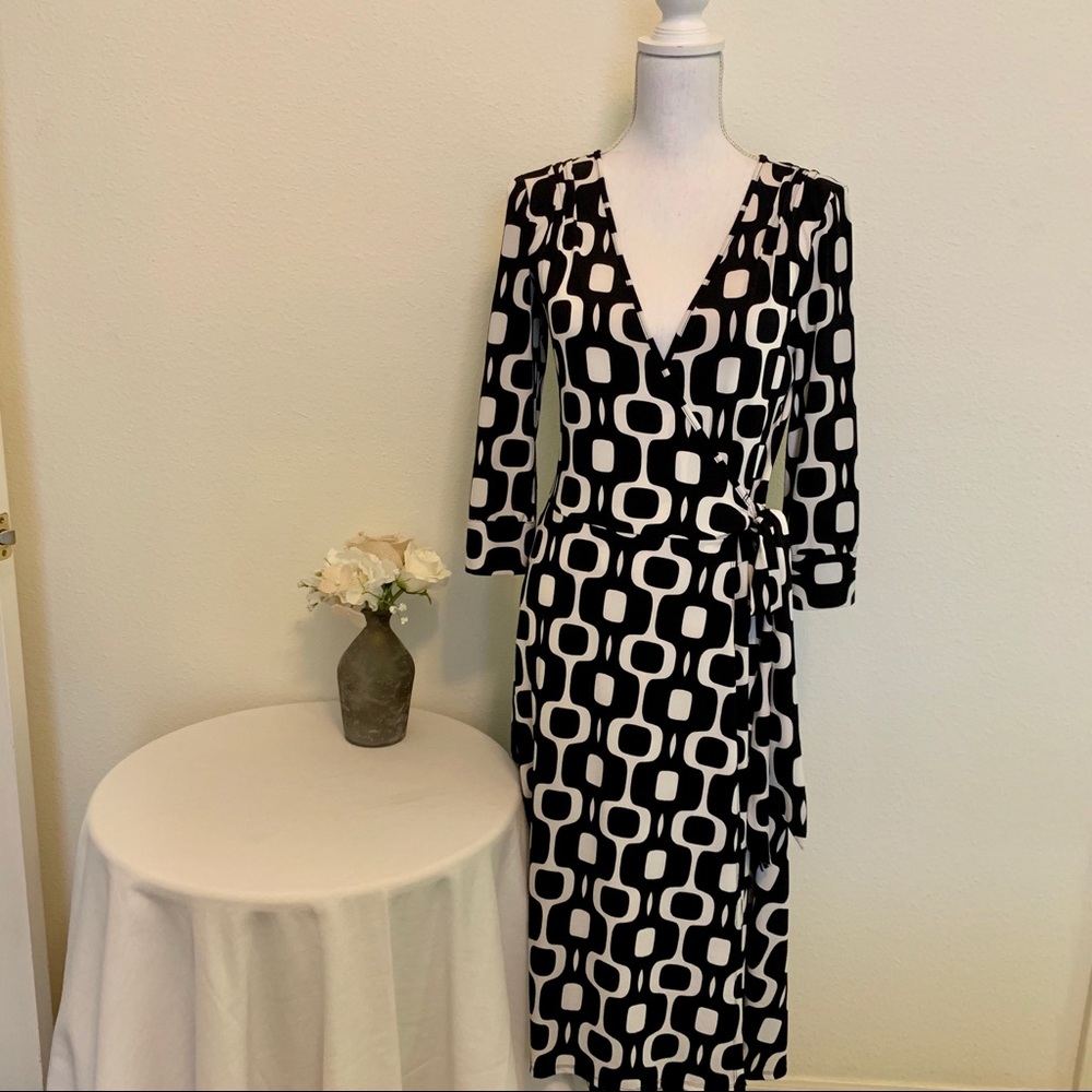 Bisou Bisou Black/White Geometric Wrap Dre…